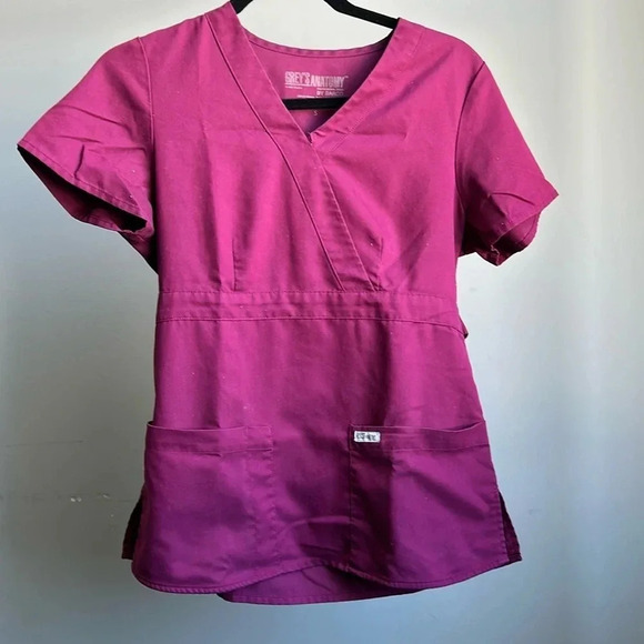 Grey's Anatomy Scrub Shirt | Grey's Anatomy | Scrubs | Medical Scrubs - Picture 1 of 4